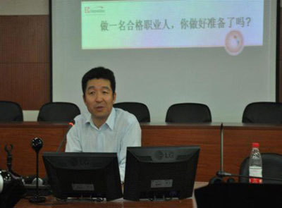 2012中國翻譯職業(yè)交流大會(huì)隆重召開